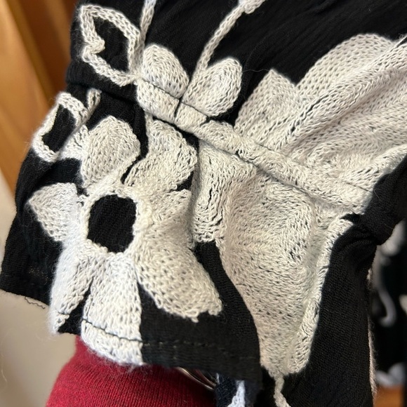 Forgotten Grace / Womand top/ beautiful floral embroidery / XL - Picture 2 of 8